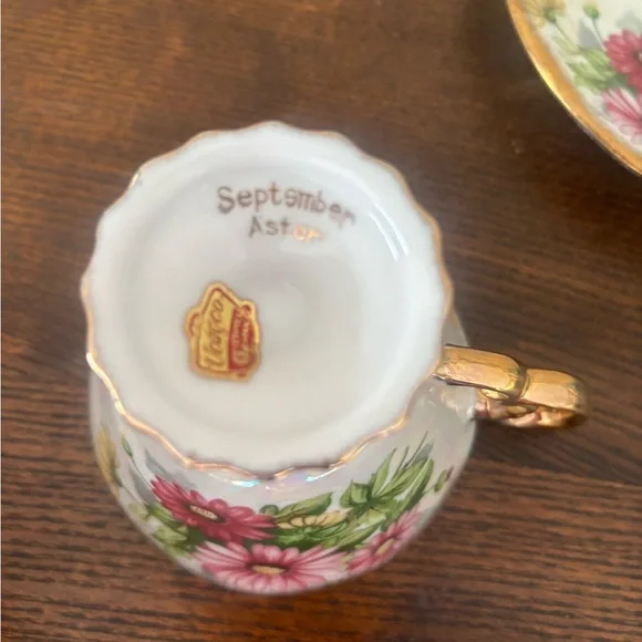 Vintage Ucago September Lusterware "Asters" Cup and Saucer - Picture 5 of 9